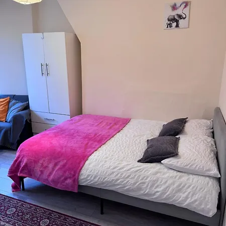 Peaceful Rooms In Old Street